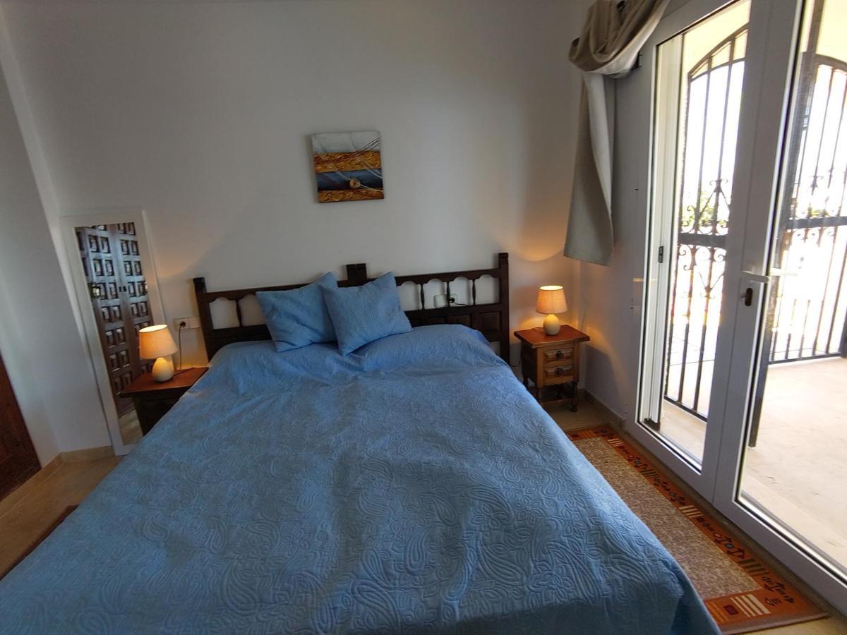 Maryvilla 42F Calp Cameră foto