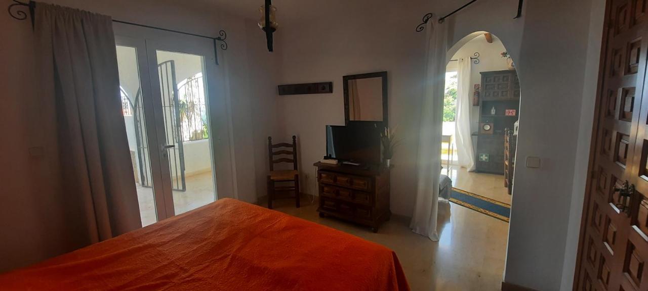 Maryvilla 42F Calp Cameră foto